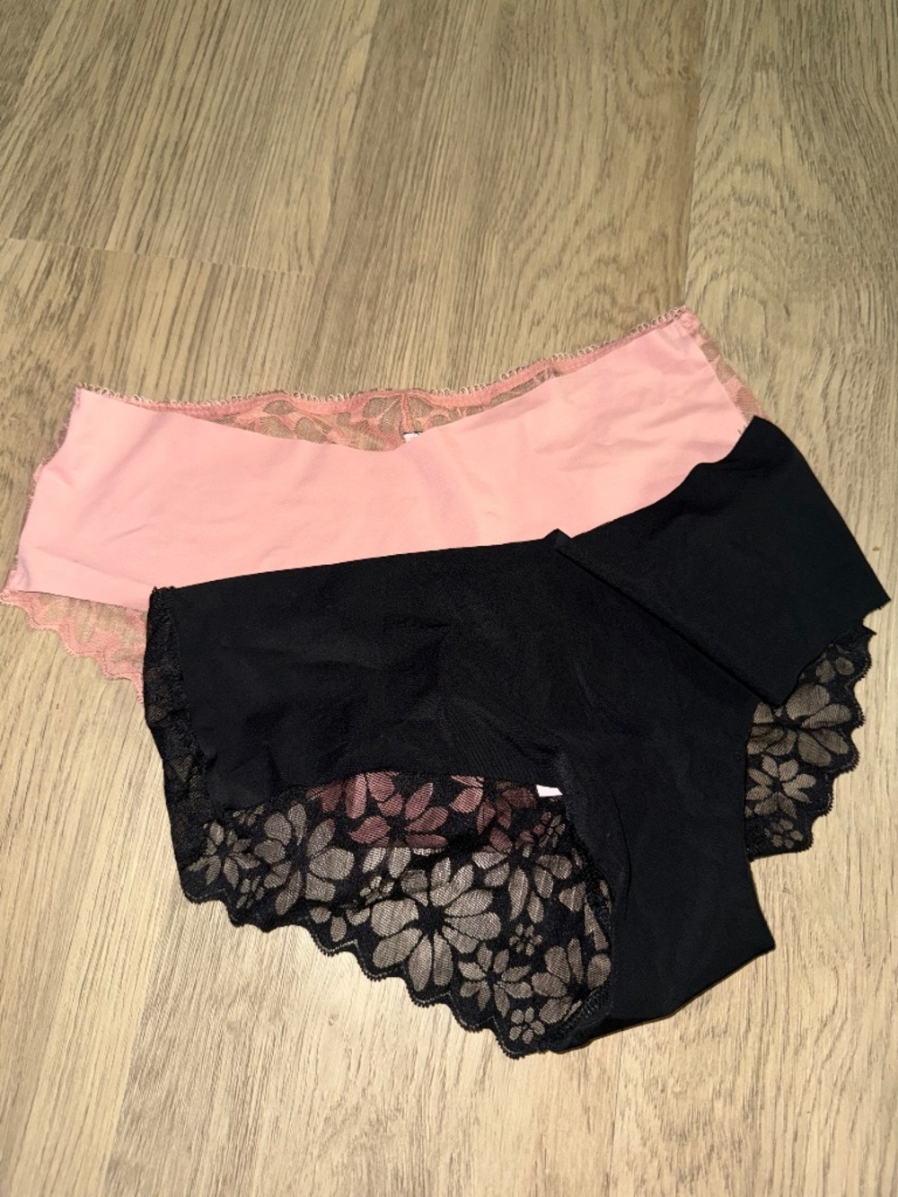 Victoria’s Secret Floral Lace Cheeky Panties Lot Size M Black Pink NWOT‎